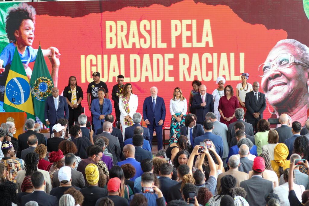Câmara aprova Dia da Consciência Negra como feriado nacional.